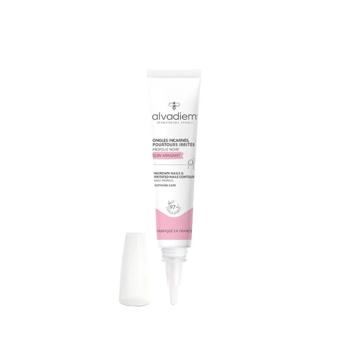 soin apaisant ongles,réparer peau autour des ongles,soin cuticules sensibles,ongles irrités protection,gel ongles fragiles,ongles fragiles,apaiser cuticules abîmées,soin naturel pourtour ongles,protéger peaux sensibles autour des ongles,soin réparateur ongles fragiles,ongles sensibles,acheter soin apaisant ongles,Alvadiem,Alvadiem soin ongles sensibles,solution pour ongles irrités